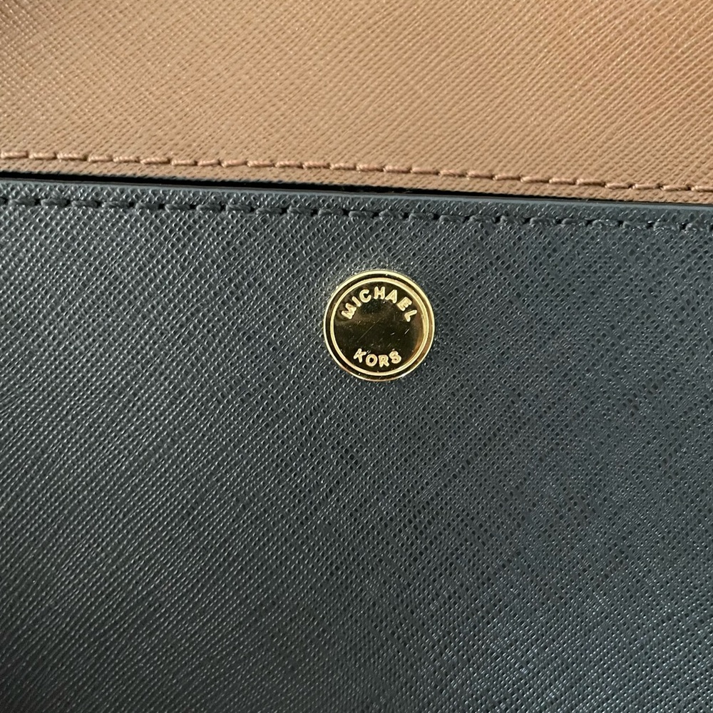 Michael Kors Jet Set Medium Tote in Camel - Picture 4 of 11